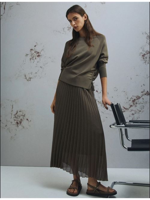 Plissé perfect: pleats are always popular, in any way, shape or form. They are found here on technical mesh fabric, complete with an elasticated waist for a sporty yet metropolitan look. MARELLA MONOCHROME | 2613101085200003