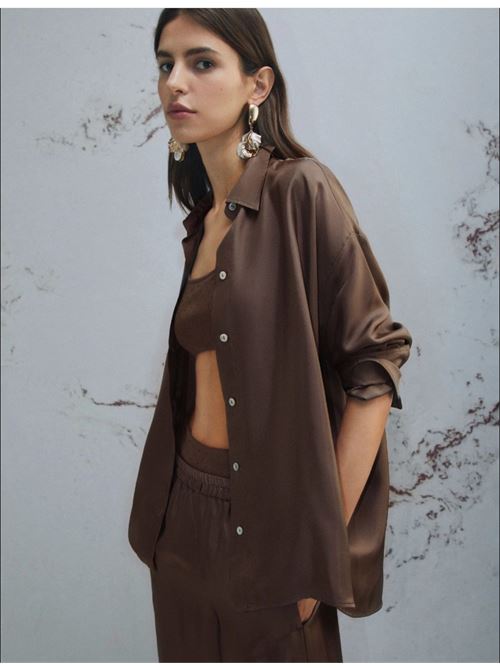An up-to-date take on the elegant silk shirt. The clean-cut model boasts a straight bodice and dropped shoulders for a fully modular styling that can either be worn loose or tucked into skirts and trousers. MARELLA MONOCHROME | 2613111035200001