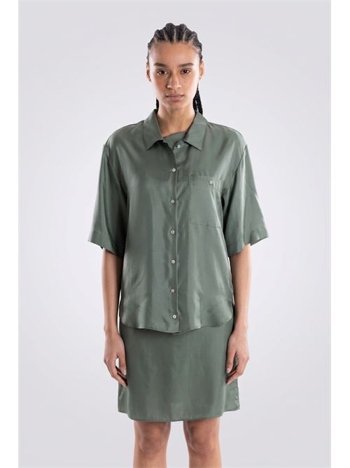 This short-sleeved silk shirt-blouse will delight you with its unique softness and pleasantly cool feel. This classic-cut design features a turn-down collar and a full-length button placket. A patch pocket on the chest not only serves as a functional but also stylish accent. MARELLA | 26131110412000001
