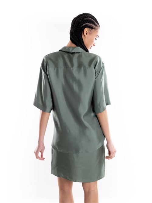 This short-sleeved silk shirt-blouse will delight you with its unique softness and pleasantly cool feel. This classic-cut design features a turn-down collar and a full-length button placket. A patch pocket on the chest not only serves as a functional but also stylish accent. MARELLA | 26131110412000001