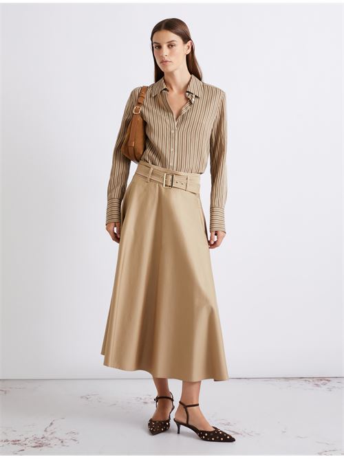 This viscose shirt is made a seasonal must-have, thanks to its versatility and warm hues. The clean-cut design and double button detail on the cuffs add a small, bold touch. MARELLA | 2613111131200001